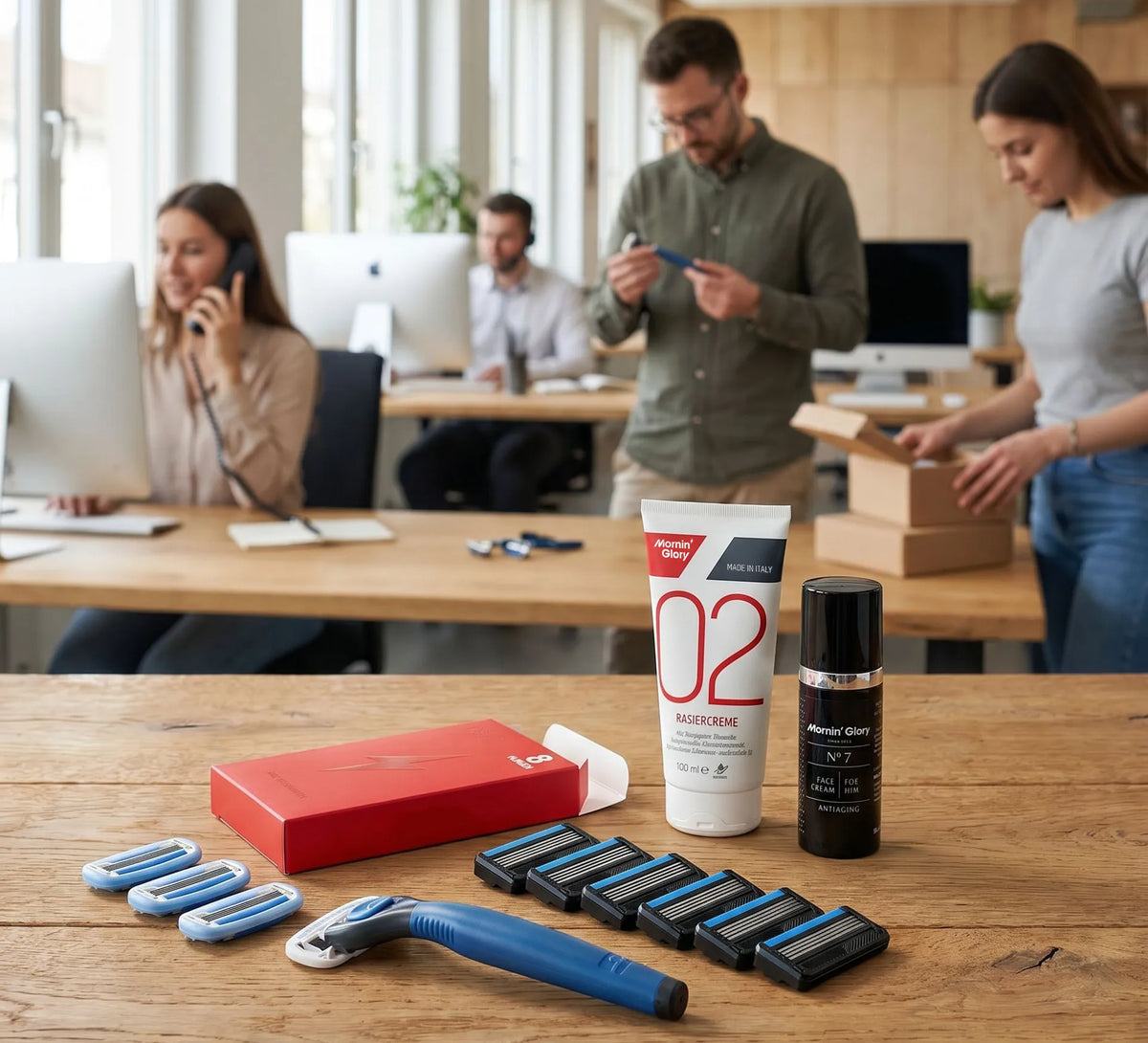 Das Mornin' Glory Team arbeitet an Produktentwicklung, Kundenservice und Versand.