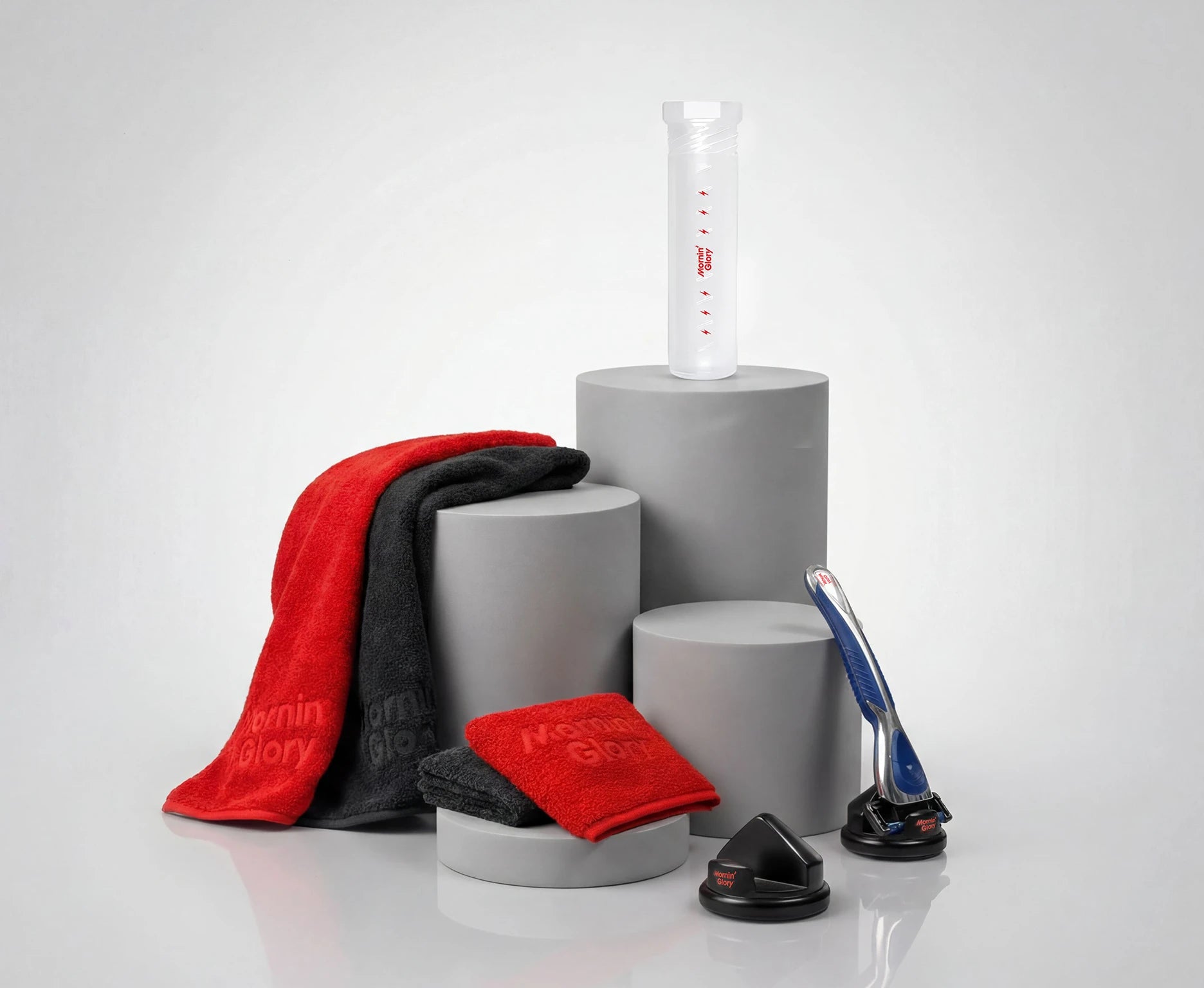 Mornin' Glory Rasur-Accessoires mit Handtüchern, Rasierer, Rasierklingen und Klingenschutz