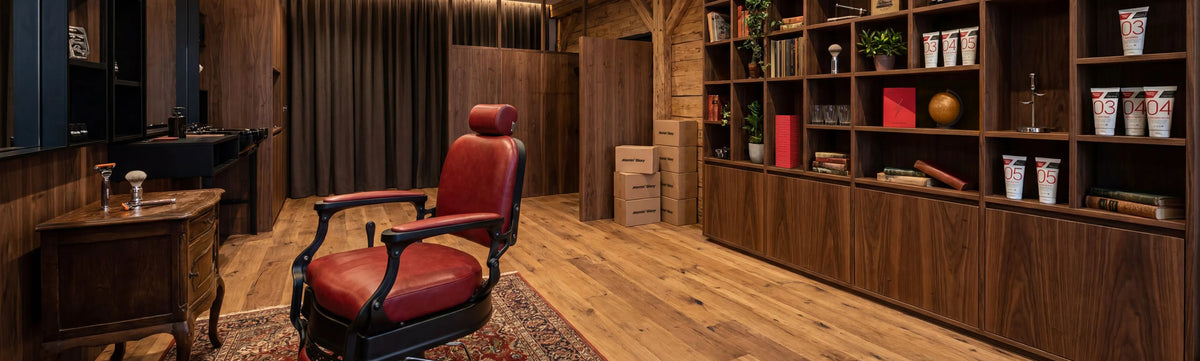 Stilvoll eingerichteter Barbershop mit Mornin' Glory Produkten – Inspiration für hochwertige Rasurkultur.
